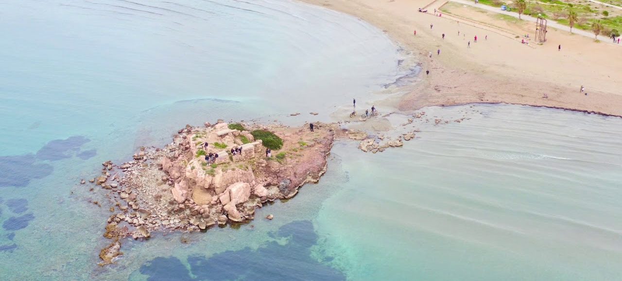 Bains de mer à la plage de Kavouri