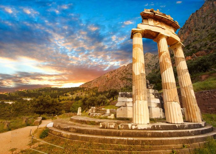 Διήμερη εκδρομή Δελφοί Τριζόνια
