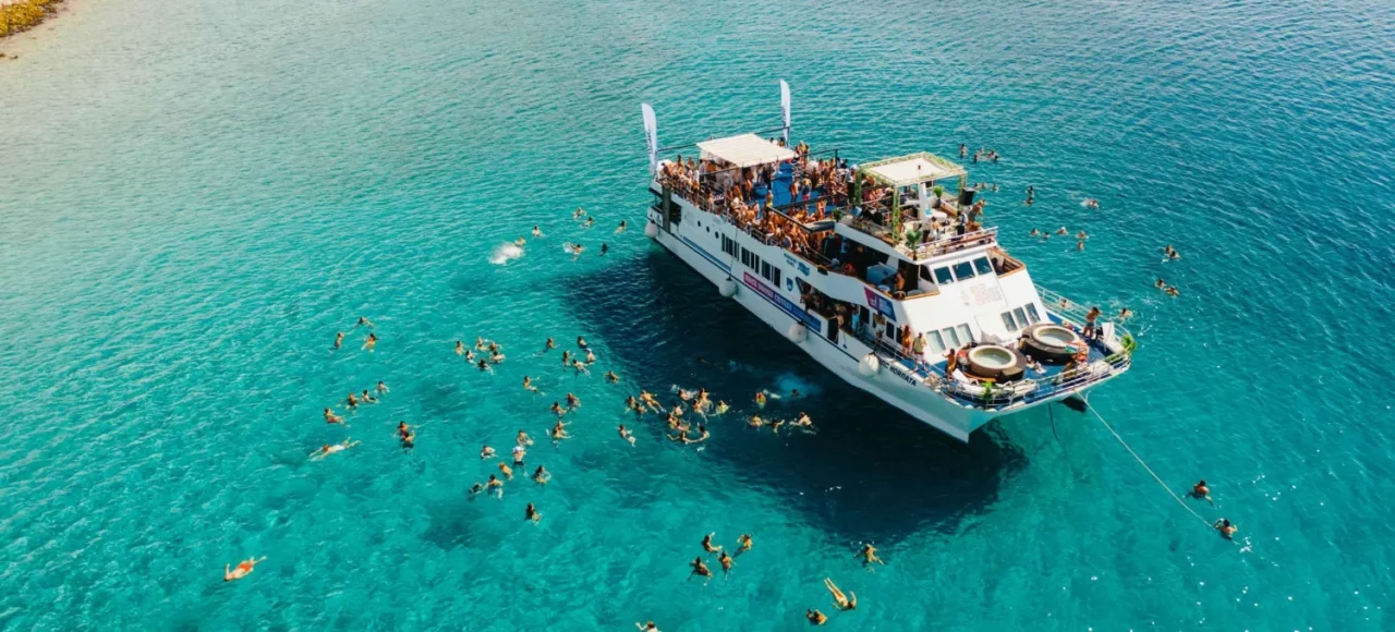 Cruise escursiva a ganci metallici e aegina