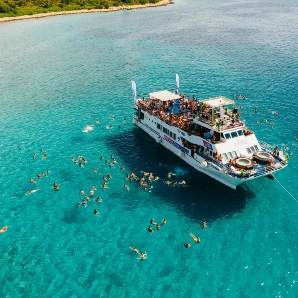 Cruise escursiva a ganci metallici e aegina