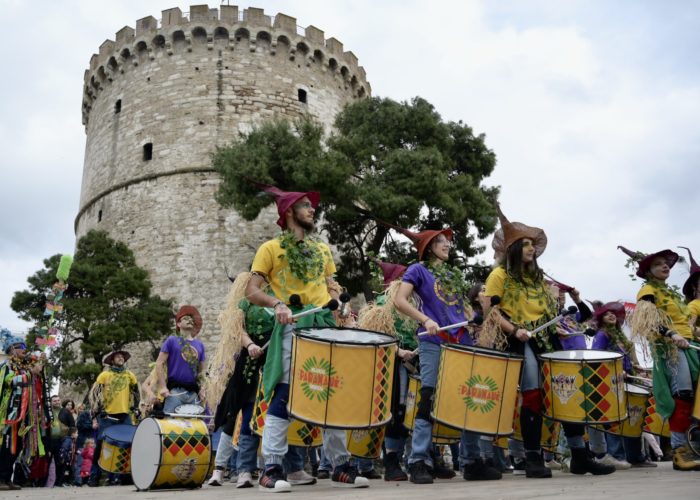 apokriatiki ekdromi thessalonique naousa karnavali genitsari kai mpoules